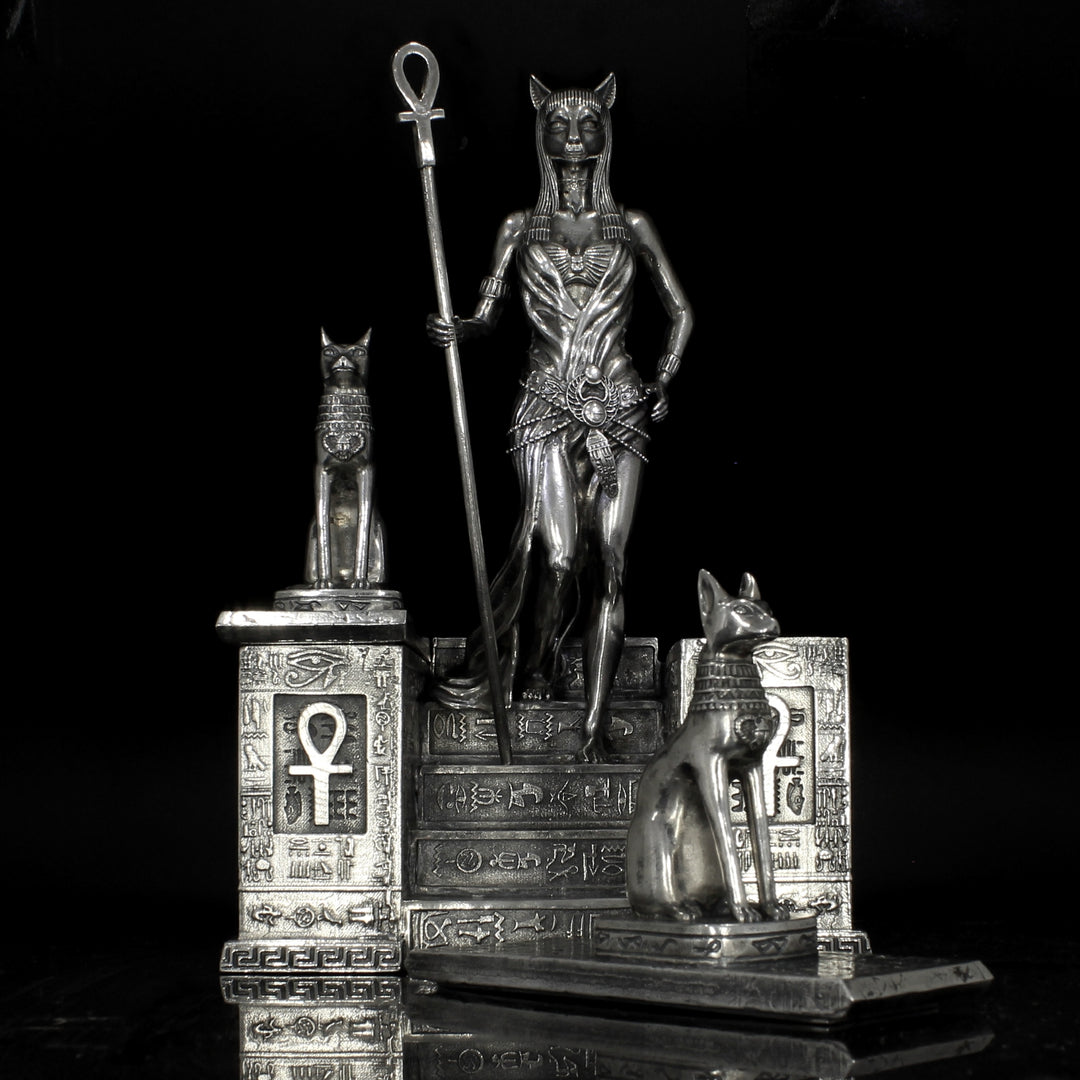 バステト　エジプトの女神 Amazon.co.jp: バステト神 bastet 猫型の女神 立像