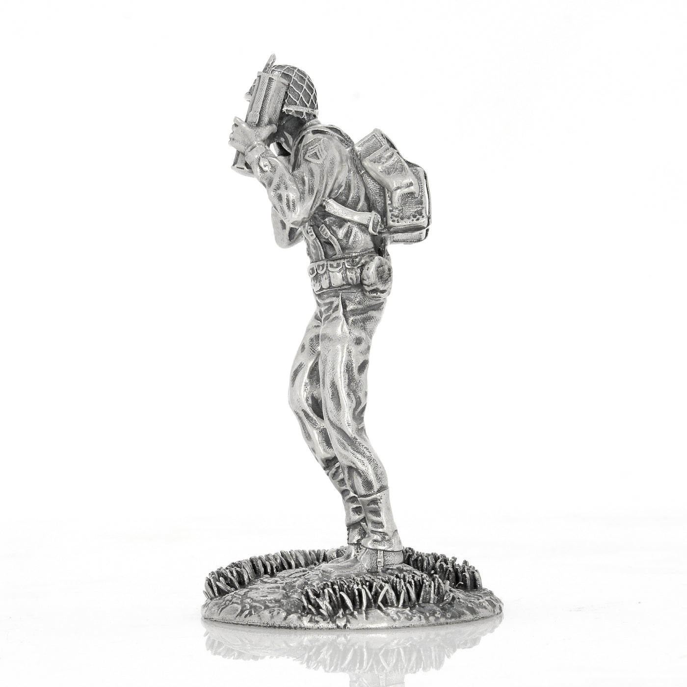 Signal Corp "Eyes on Earl" - Silver Soldier - SilverStatues.com