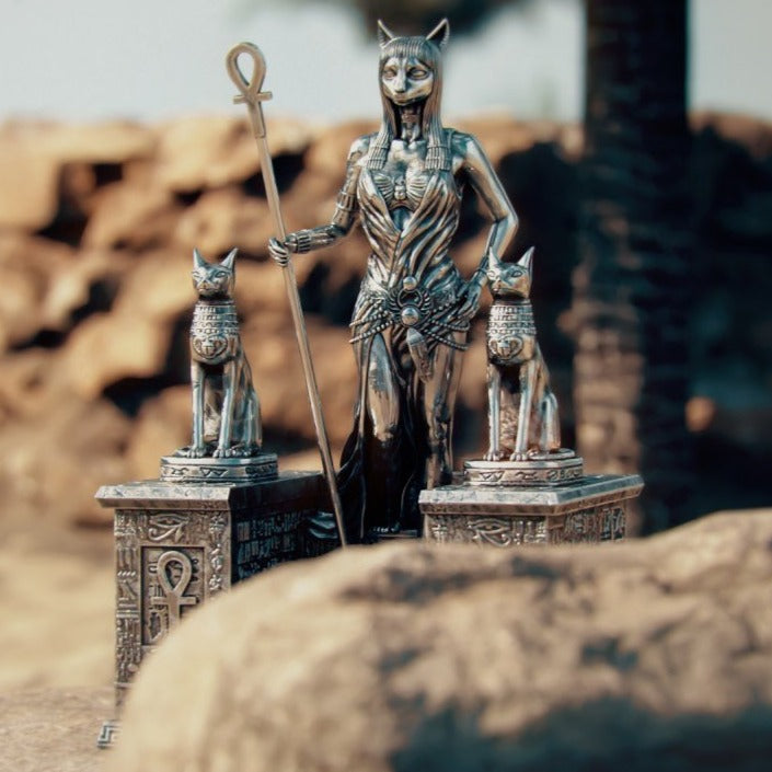 バステト: 古代エジプトの女神 - コレクター向け銀像